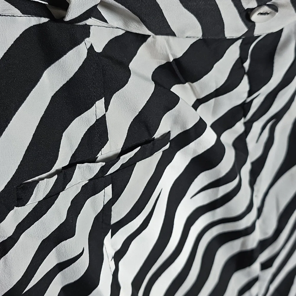 Walter Baker Zebra Shorts, Size 10 - Picture 8 of 10